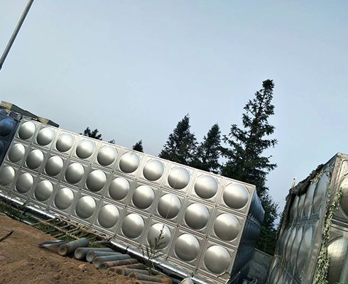 為什么不銹鋼水箱板材表面要設(shè)計鼓起來的形狀呢？